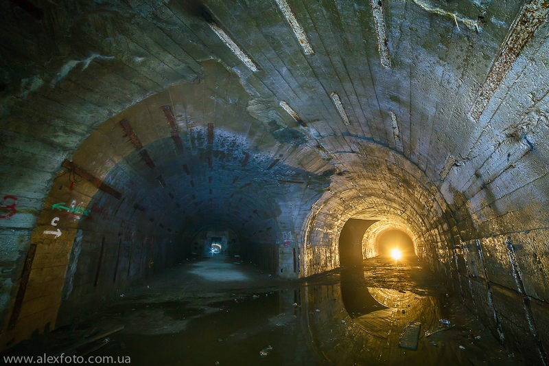 Illustration for article titled Journey into the Dystopian World of Abandoned Soviet Submarine Bases